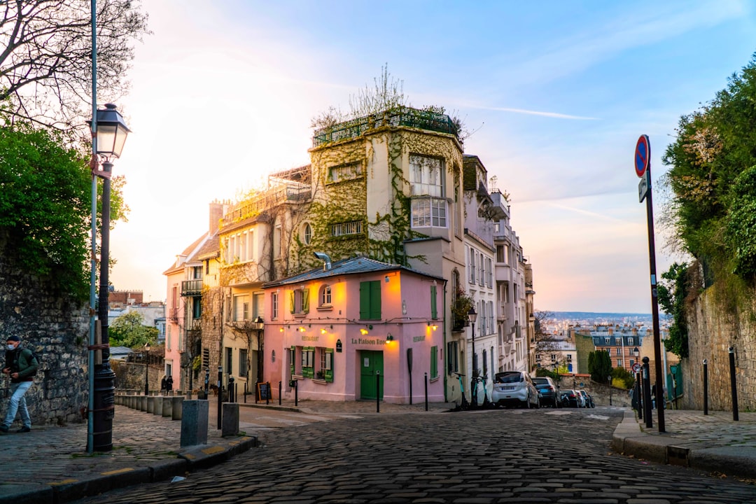 Montmartre streets below Sacré-Cœur