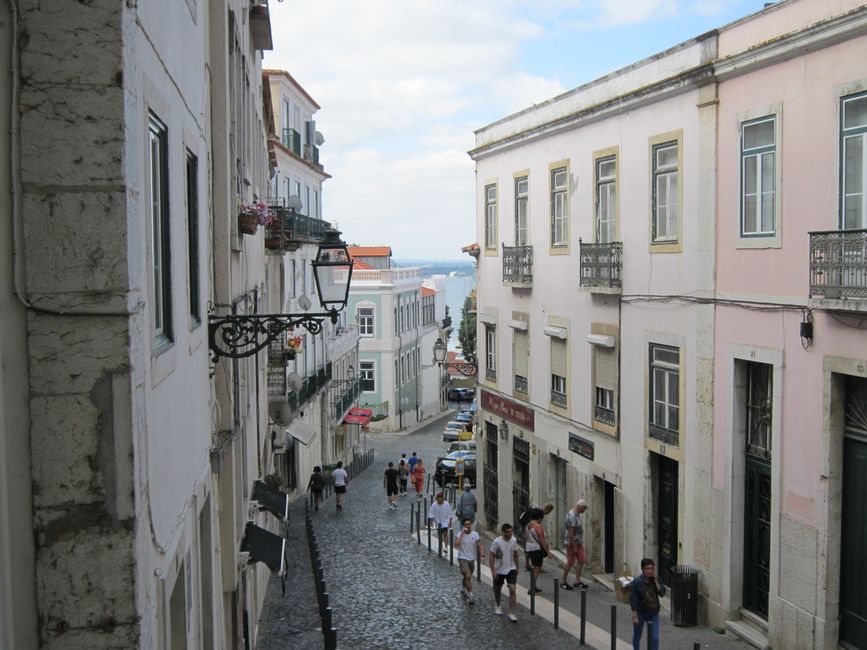 Getting to Alfama district in Lisbon