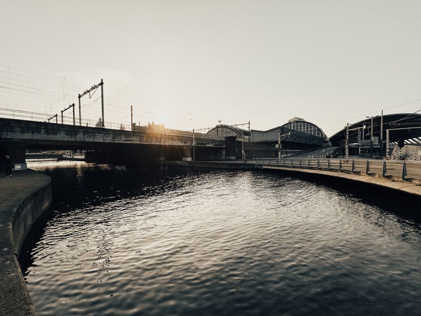Canal Belt (Grachtengordel) at golden hour