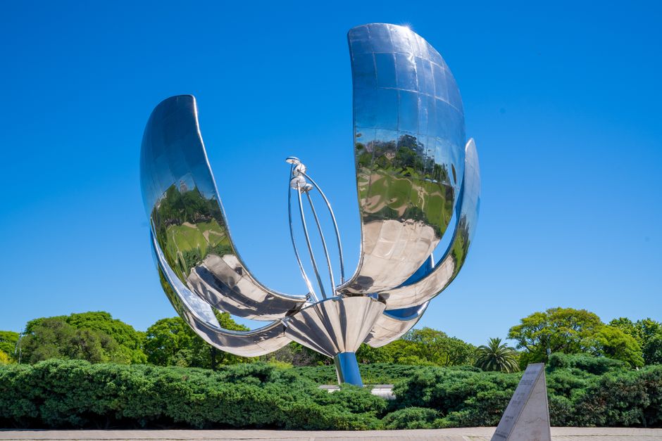 Floralis Generica main exterior view
