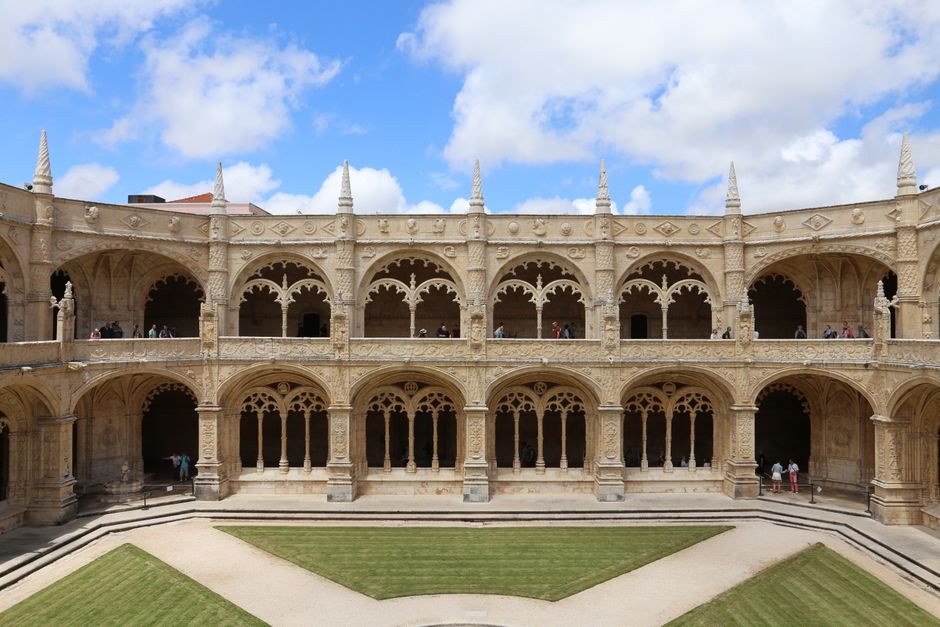 Tickets and entrance at Jeronimos Monastery
