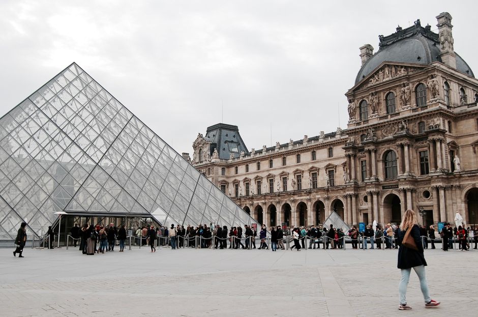 Tickets and entrance at Louvre Museum