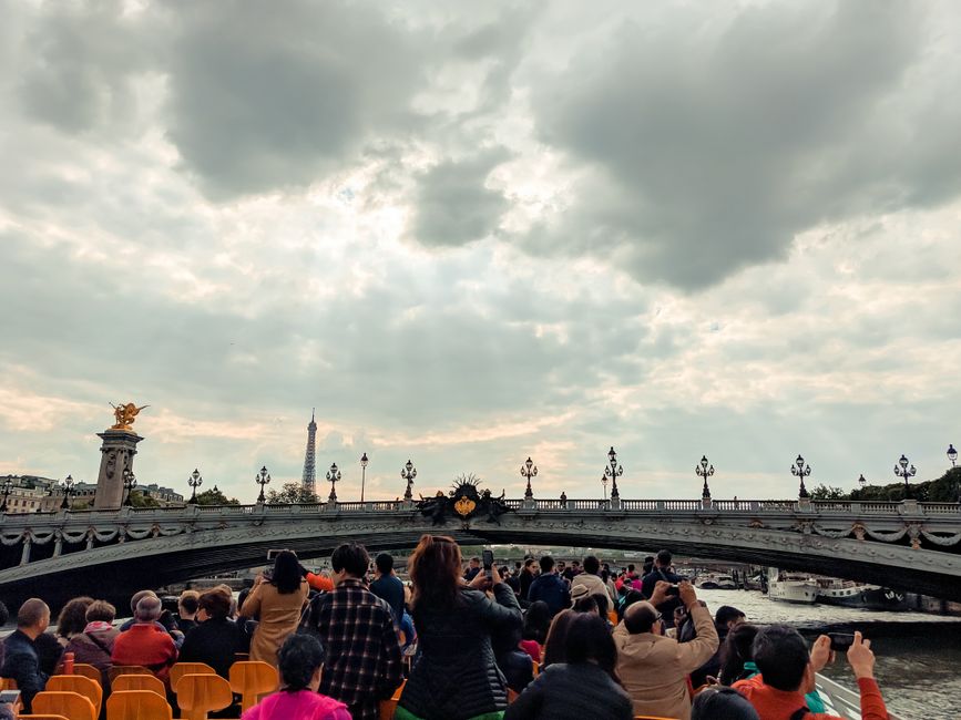 Inside Pont Alexandre III