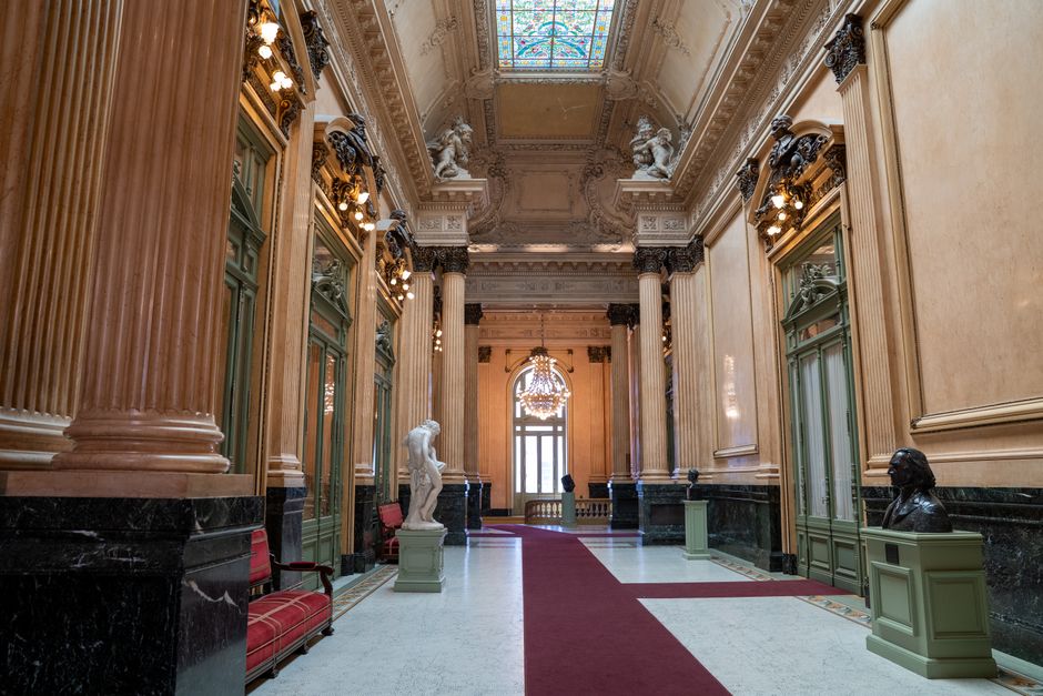 Tickets and entrance at Teatro Colon