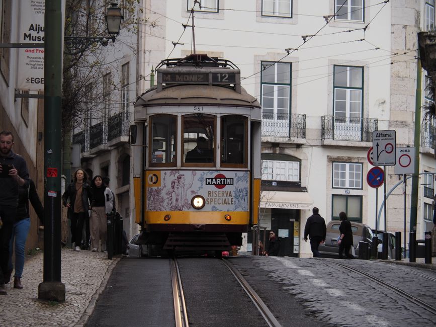 Getting to Tram 28 route in Lisbon